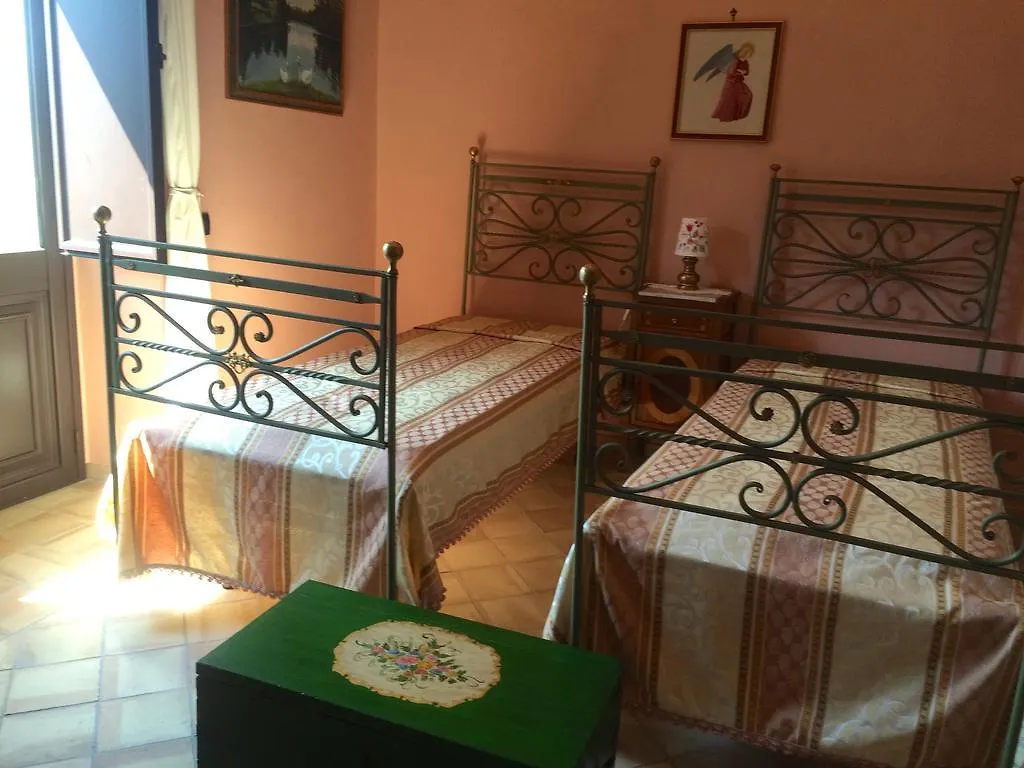 Palazzo Cutrufelli Daire Graniti 0*,