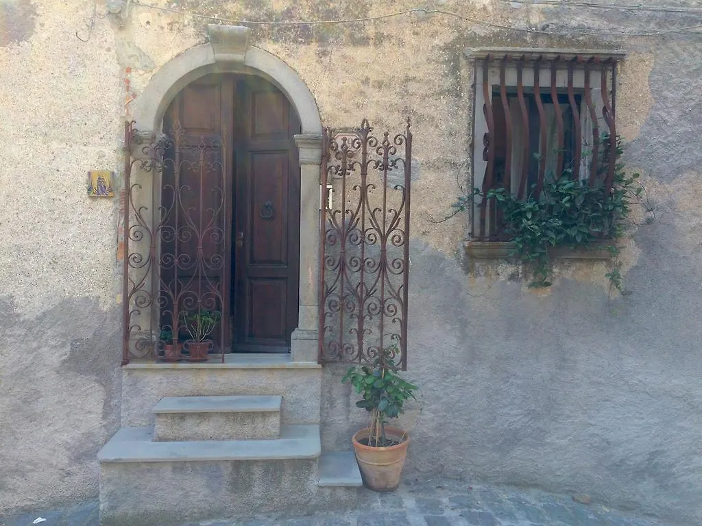 Palazzo Cutrufelli Apartment Graniti