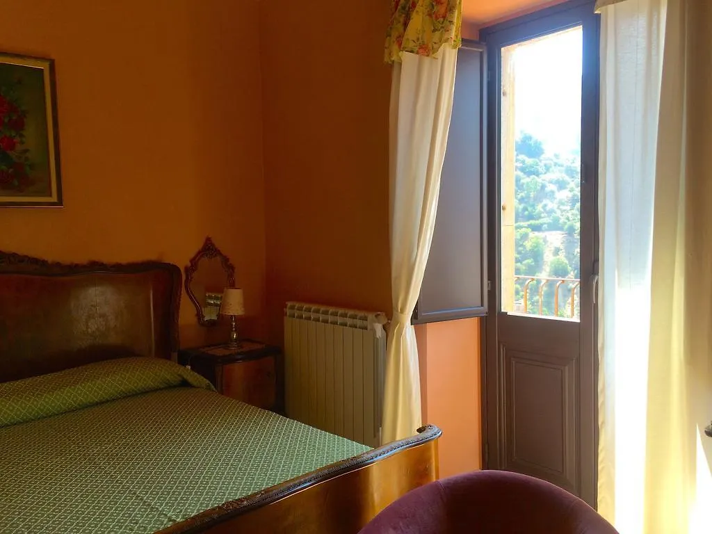 Palazzo Cutrufelli Apartment Graniti