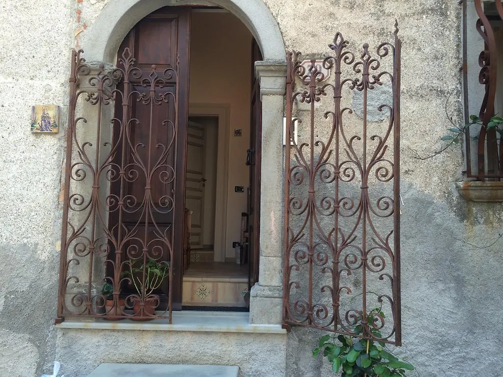Palazzo Cutrufelli Apartment Graniti