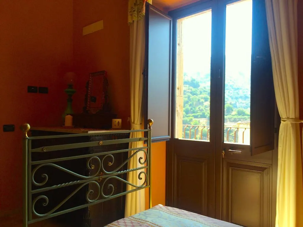 Palazzo Cutrufelli Apartment Graniti